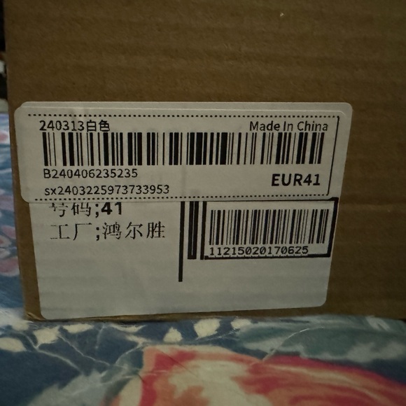 *NIB* SHEIN Pearl White Hologram Sneakers Size 41 - Picture 7 of 8